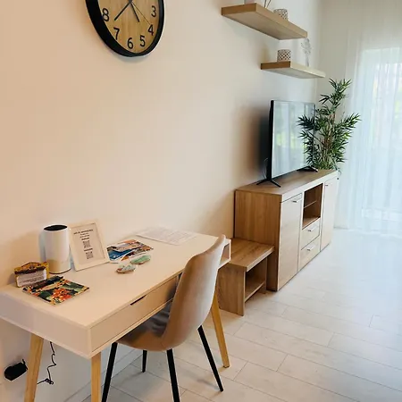 Leda Iii Aranypart Apartment